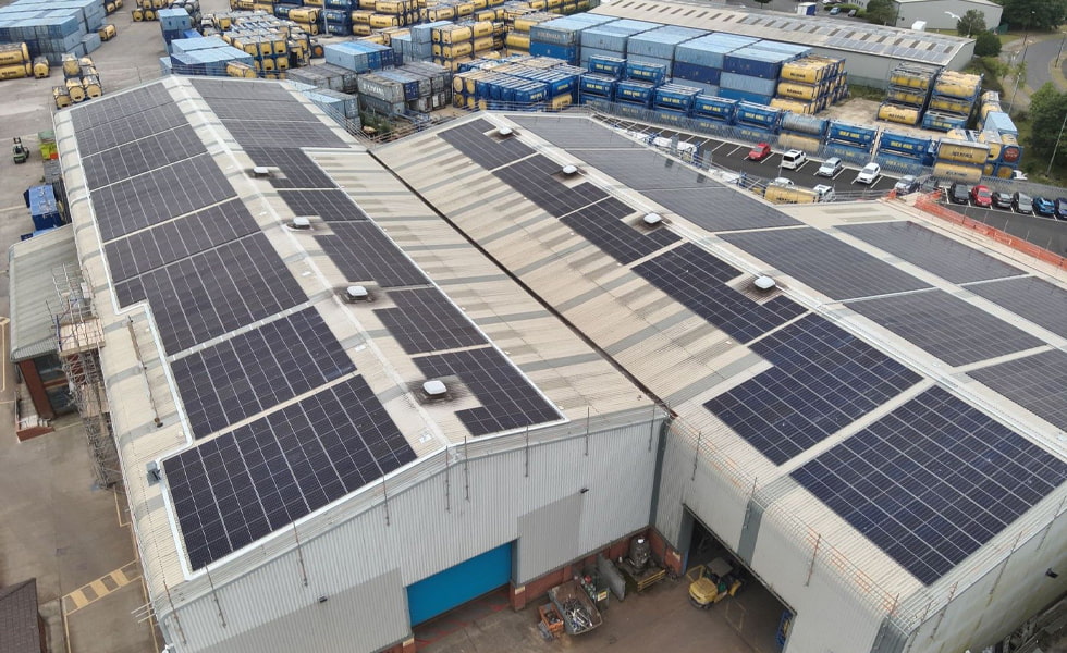 A China viu 212 GW de adições de energia fotovoltaica no primeiro semestre de 2025, a energia fotovoltaica C&I aumentou 135% em relação ao ano anterior