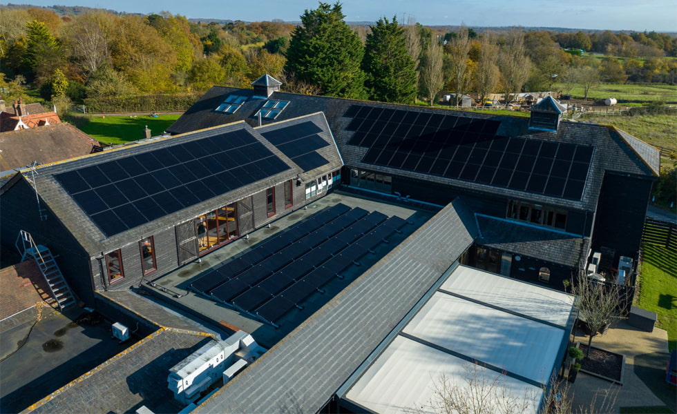 Não deixe que o calor escaldante derreta suas economias com energia solar! Proteja seu armazenamento fotovoltaico hoje mesmo!