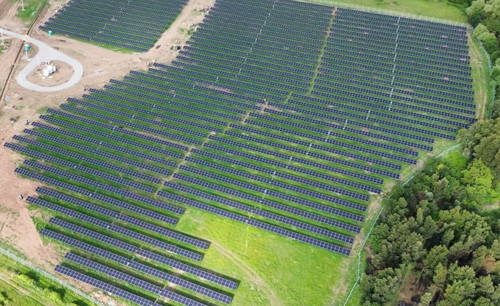 A radiação fotovoltaica não faz com que a grama cresça? Falso!