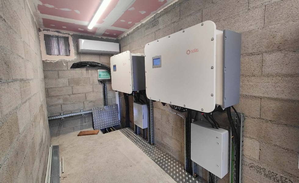 Quais são as diferenças entre armazenamento de energia de nova geração, armazenamento de energia independente e armazenamento de energia conectado à rede?