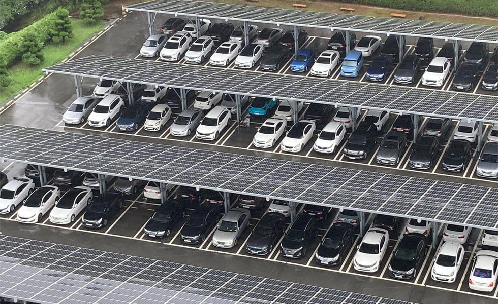 Armazenamento leve e integração de carregamento! Instalar galpões de estacionamento fotovoltaicos em estacionamentos ao ar livre.
