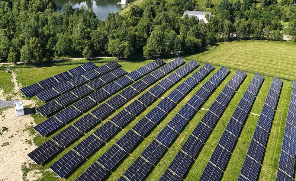 Mandato da UE para 2026: Apenas armazenamento em larga escala pronto para a rede.