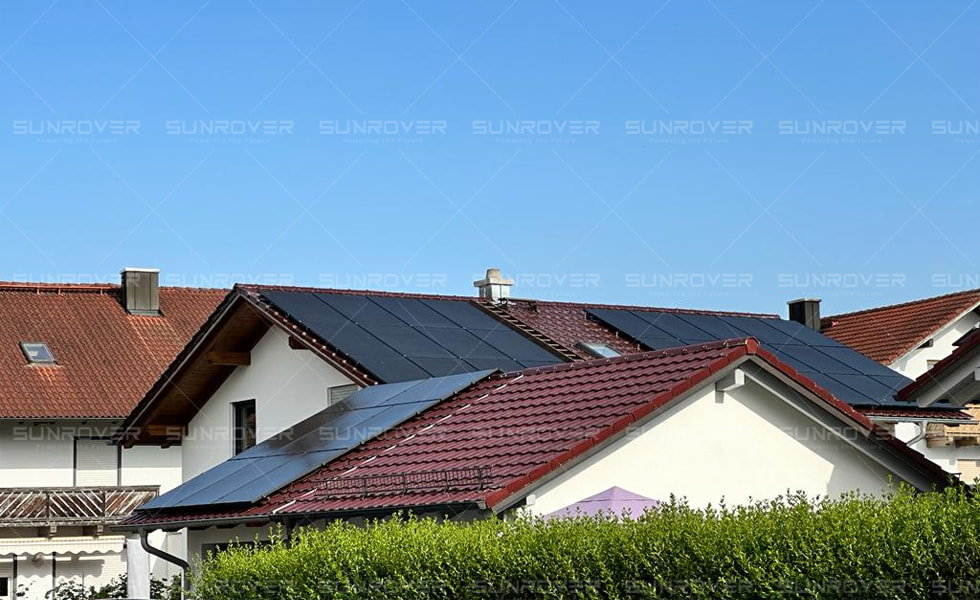 SUNROVER toda telha preta 415W na Alemanha Projeto de estação de energia fotovoltaica de telhado de 30kw.