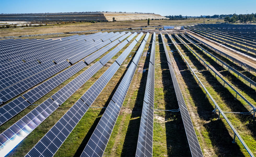 RESUMO DA CHINA: China acelera integração de IA e novas energias, empresa chinesa assina projeto fotovoltaico internacional de 600 MW