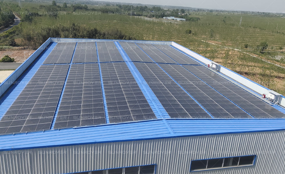 SUNROVER entrega grande projeto de energia solar em telhados, destacando capacidade e expertise