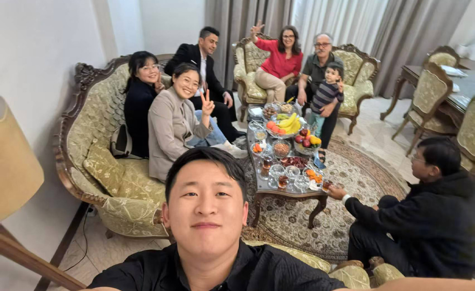 Após a exposição, a SUNROVER estabelece parcerias para futura cooperação no Irã.