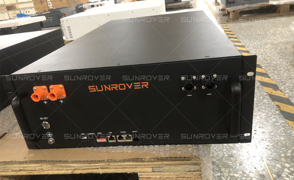 Bateria de lítio de baixa tensão montada em rack SUNROVER 51.2V200AH passa na inspeção de fábrica, pronta para capacitar o mercado ucraniano de armazenamento de energia
    