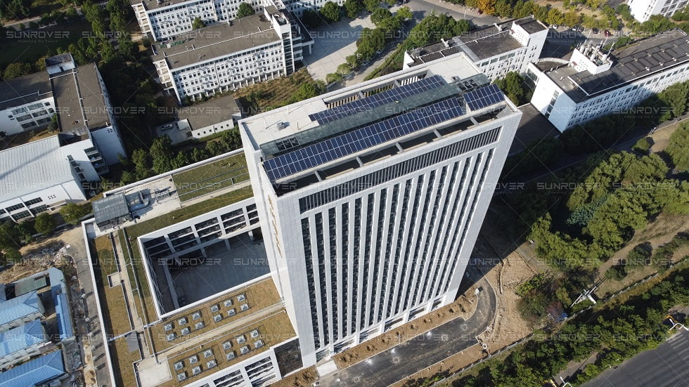 o projeto de geração de energia solar de 50.49KW do prédio de ensino da universidade foi concluído!